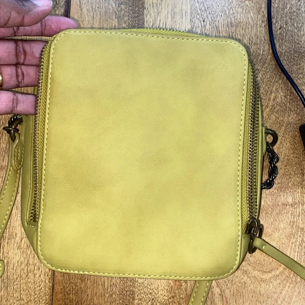 Universal Thread Green Purse - Picture 2 of 4